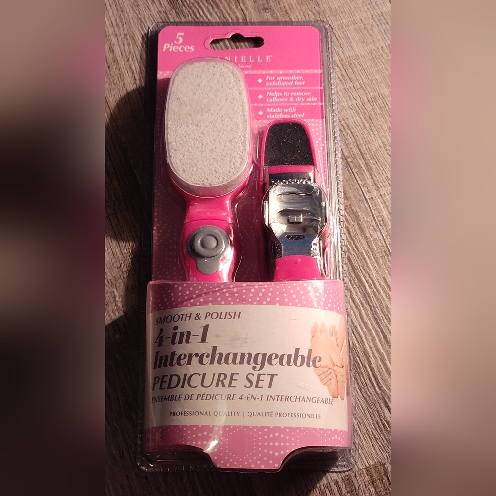 NWT! Danielle 4-In-1 Interchangeable Pedicure Set